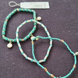 NWT  Three strands of Turquoise colored natural material beads barcelet.